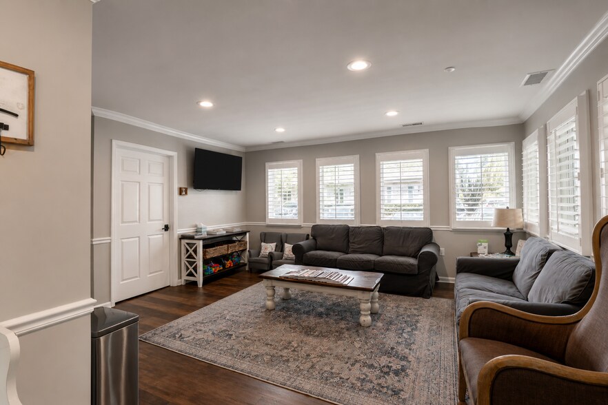 More Photos Of 310 Eisenhower Dr, Savannah Medical For Lease