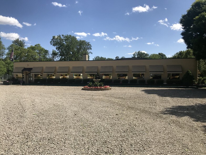 More Photos Of 56495 Grand River Ave, New Hudson Warehouse For Lease