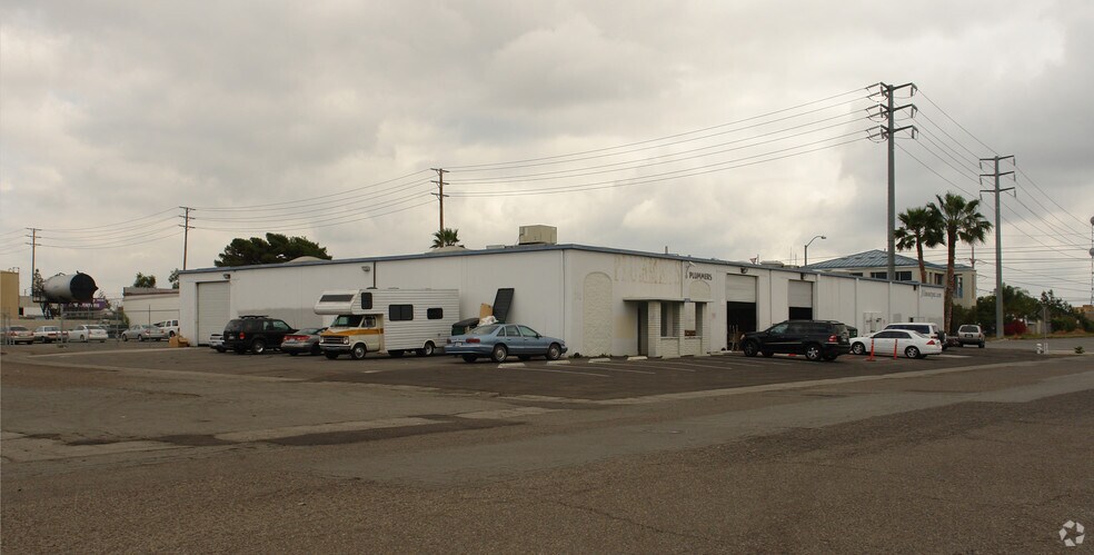 More Photos Of 1329-1335 E Warner Ave, Santa Ana Warehouse For Lease