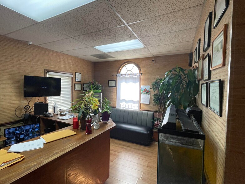 More Photos Of 5808 Monroe Rd, Charlotte Office For Sale