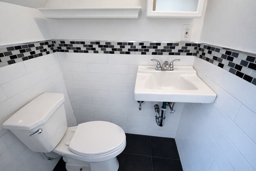 More Photos Of 148 Tompkins Ave, Brooklyn Storefront Retail Residential For Lease