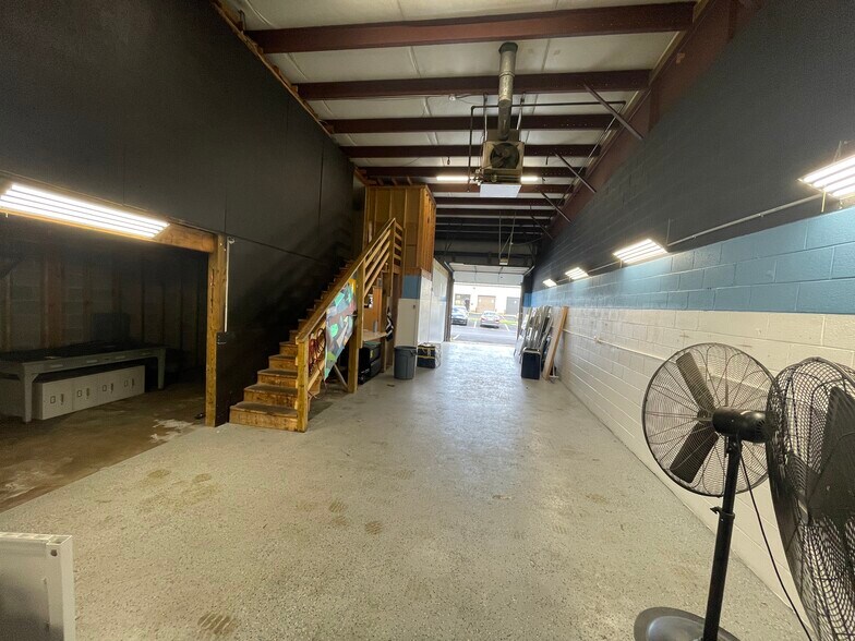 More Photos Of 9107 Industry Dr, Manassas Park Warehouse For Lease