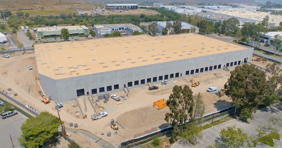 More Photos Of 1300 Lawrence, Thousand Oaks Manufacturing For Lease