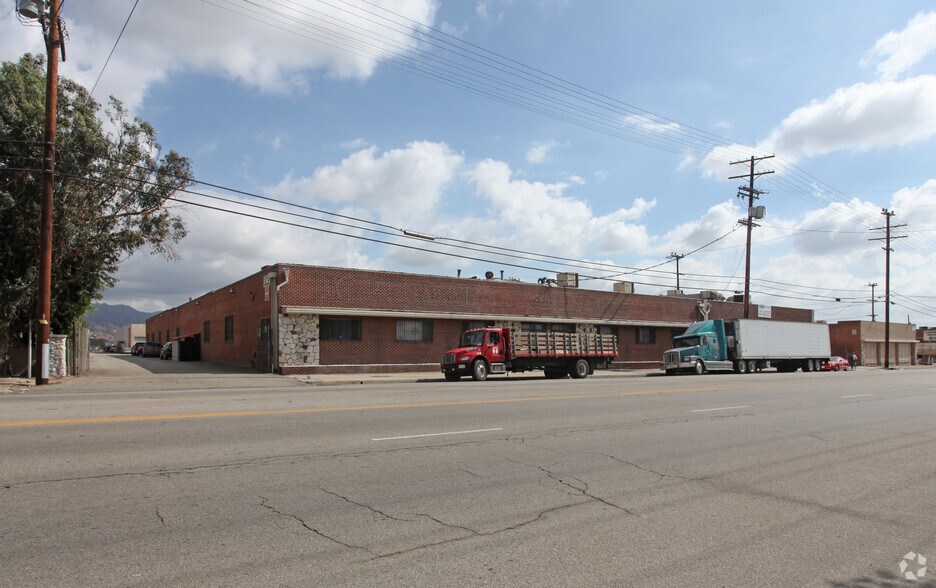 More Photos Of 8236-8238 Lankershim Blvd, North Hollywood Warehouse For Lease