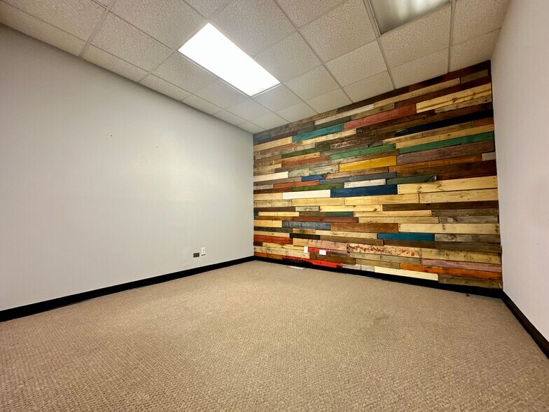 More Photos Of 130 Lexington Ln, Southern Pines Office For Sale