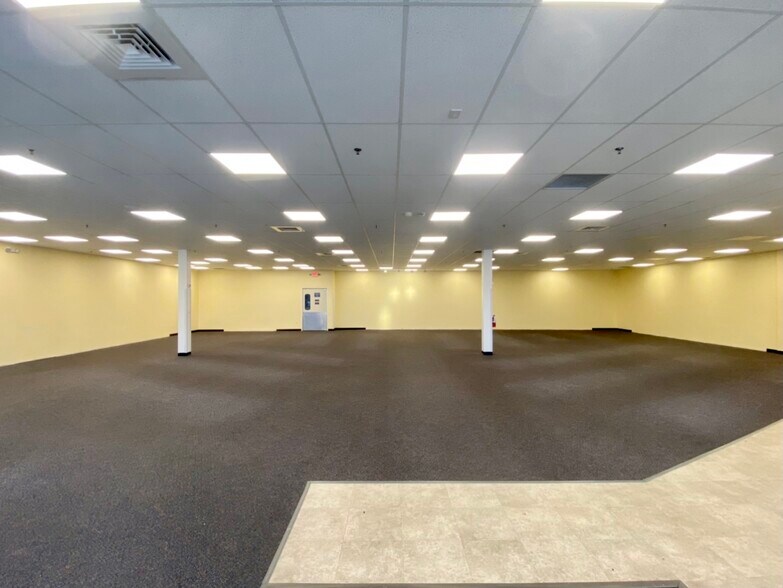 More Photos Of 1203 W Ferdon St, Litchfield Storefront For Lease