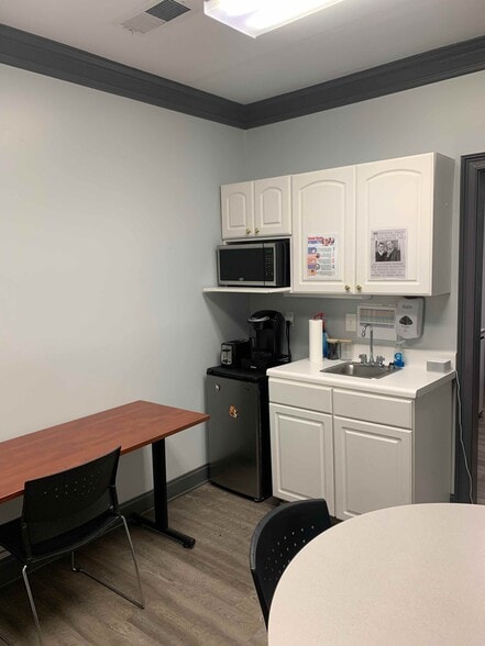 More Photos Of 417-429 Creekstone Rdg, Woodstock Office For Sale