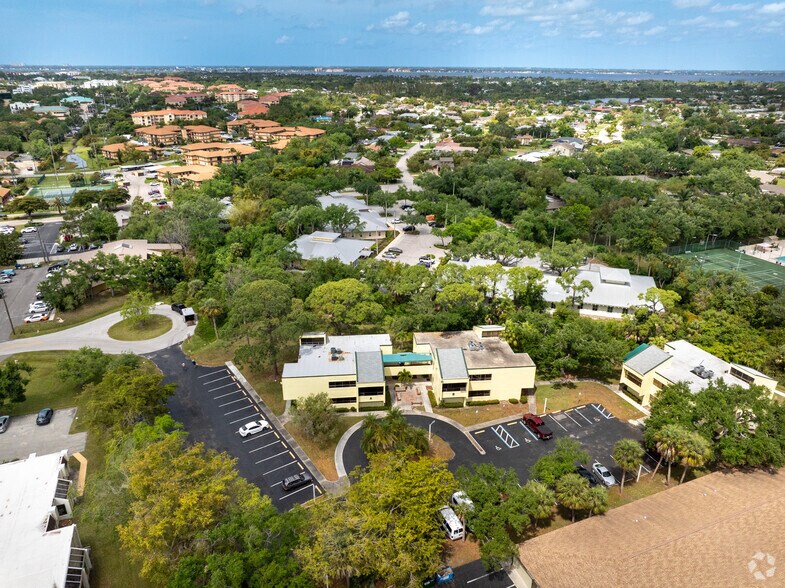 More Photos Of 6290-6296 Corporate Ct, Fort Myers Medical For Lease