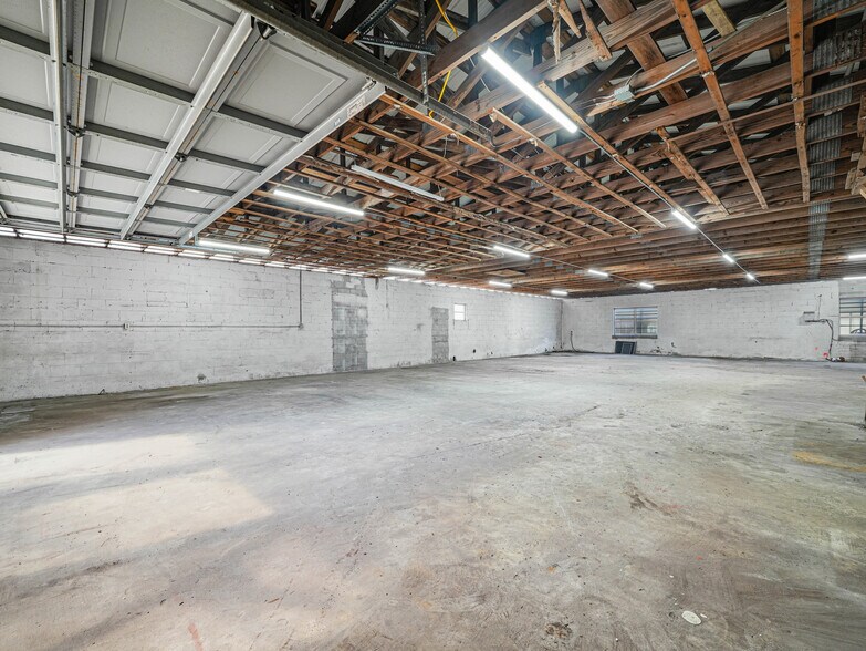 More Photos Of 16110 US 27, Lake Wales Light Distribution For Lease