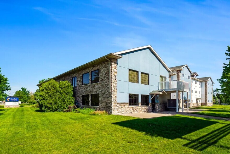 More Photos Of 5810 Schofield Ave, Weston Hotel For Sale