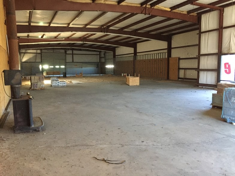More Photos Of 1120 Realtor Ave, Texarkana Warehouse For Sale