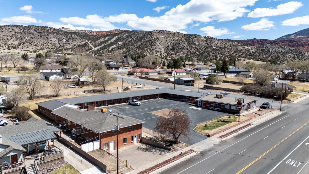 More Photos Of 91 E Main St, Bicknell Hotel For Sale