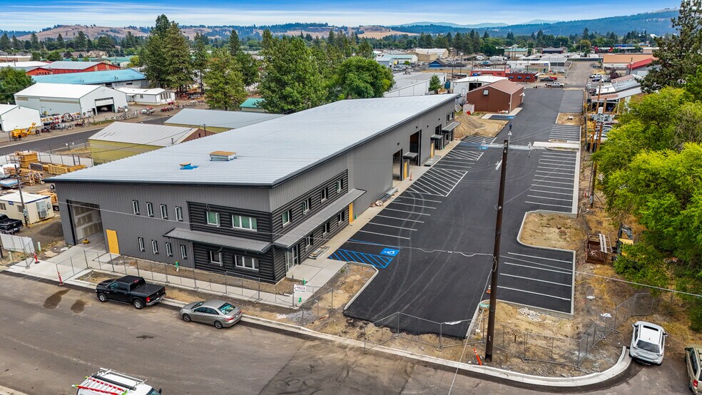 More Photos Of 6402 Helena St, Spokane Light Distribution For Lease