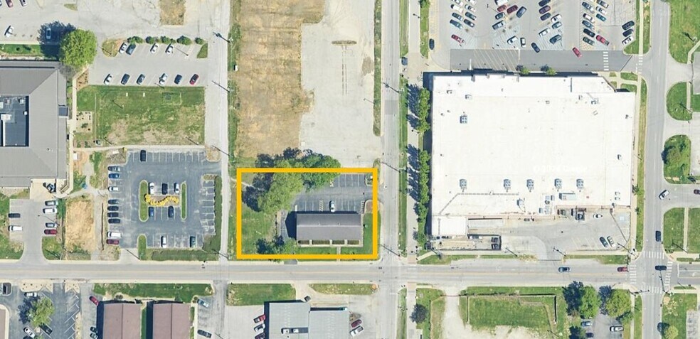 More Photos Of 300-314 W 1st St, Bloomington Office Residential For Sale