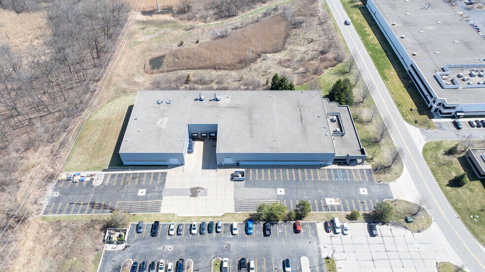 More Photos Of 4200 N Atlantic Blvd, Auburn Hills Manufacturing For Lease