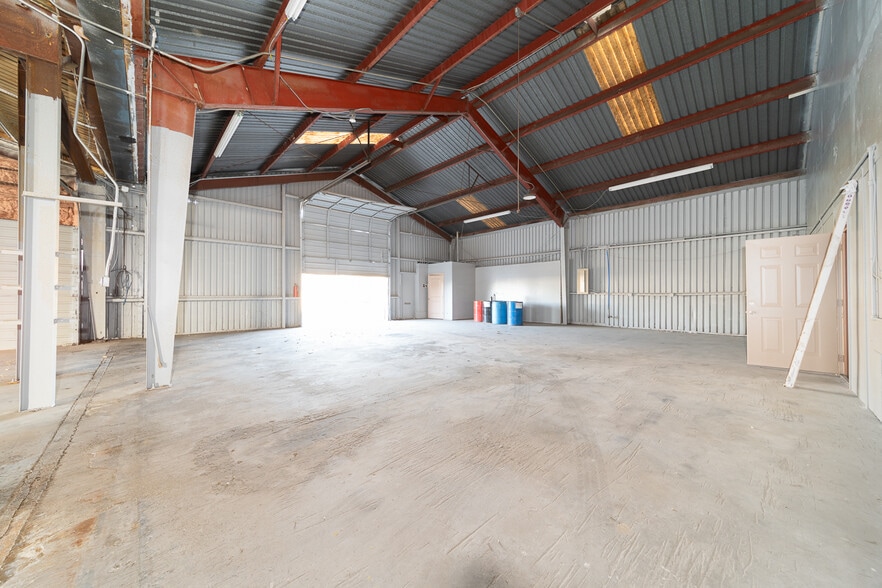 More Photos Of 3215 N Main St, Baytown Light Distribution For Sale