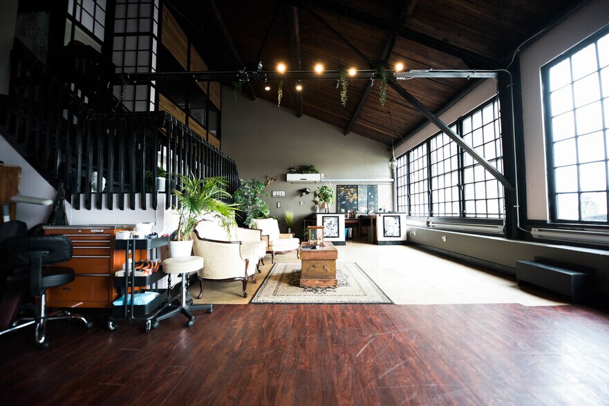 More Photos Of 1938 Franklin St, Detroit Loft Creative Space For Lease