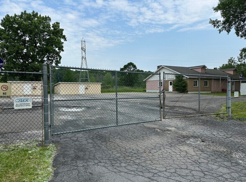Primary Photo Of 37 Maple Ave, Schenectady Flex For Sale