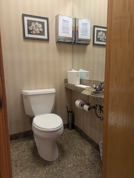 More Photos Of 222 E 68th St, New York Medical For Lease