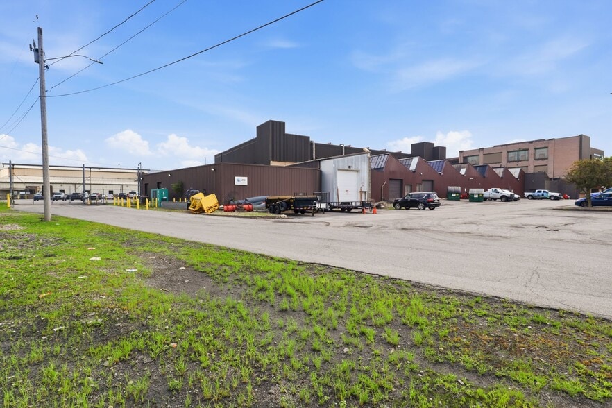 More Photos Of 400 West Ave, Rochester Flex For Sale
