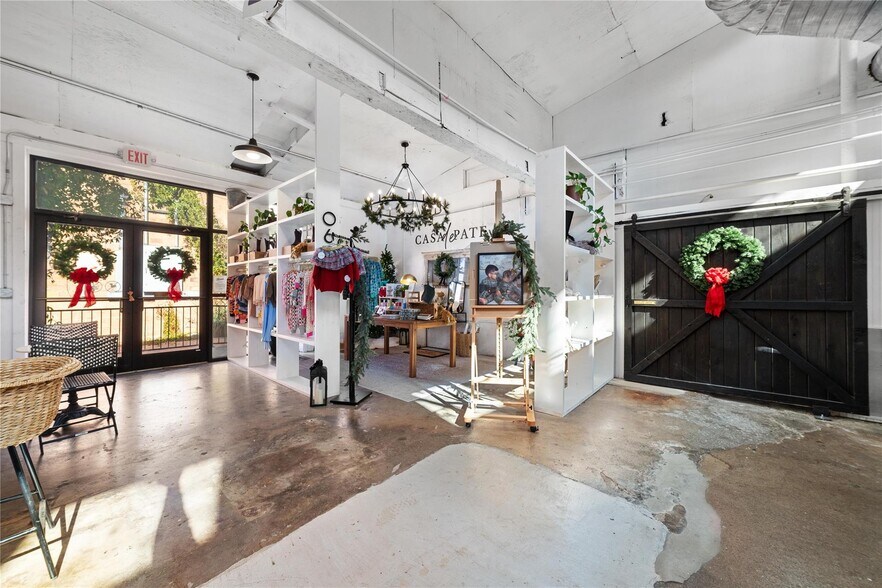 More Photos Of 508 N Center Ave, Brownwood Department Store For Sale