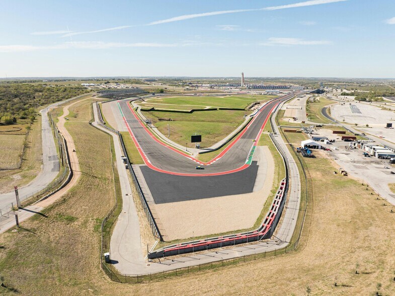 More Photos Of 8001 Circuit of the Americas Blvd, Del Valle Showroom For Sale