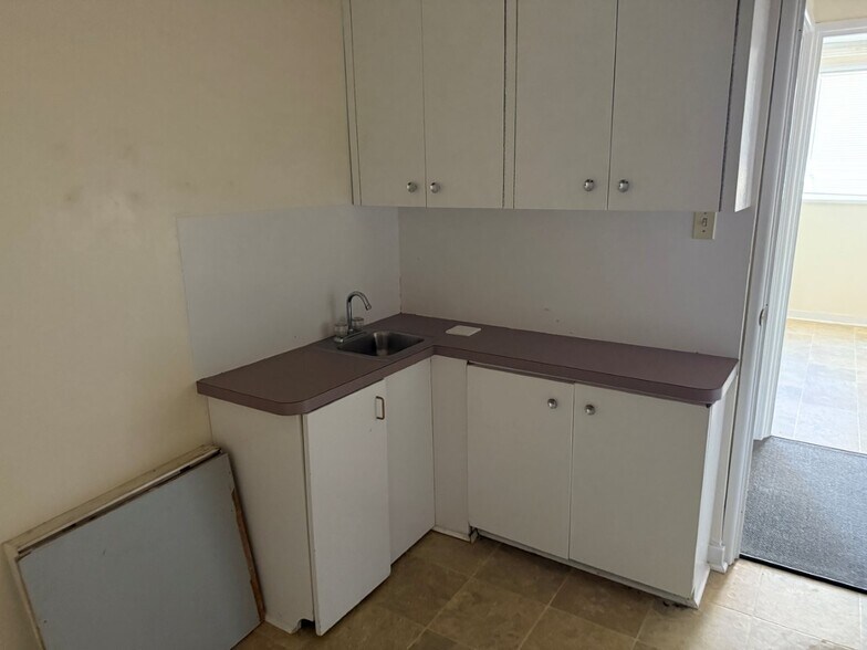 More Photos Of 93 West St, Danbury Medical For Sale