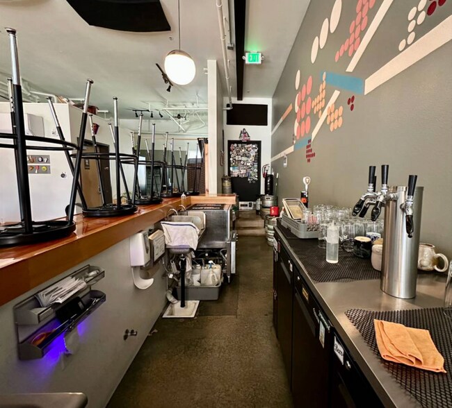 More Photos Of 1407 SE Cora St, Portland Restaurant For Sale