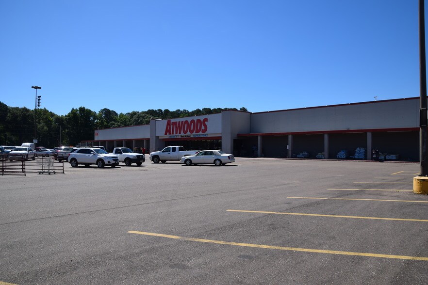 More Photos Of 1629 E Main St, Magnolia General Retail For Sale