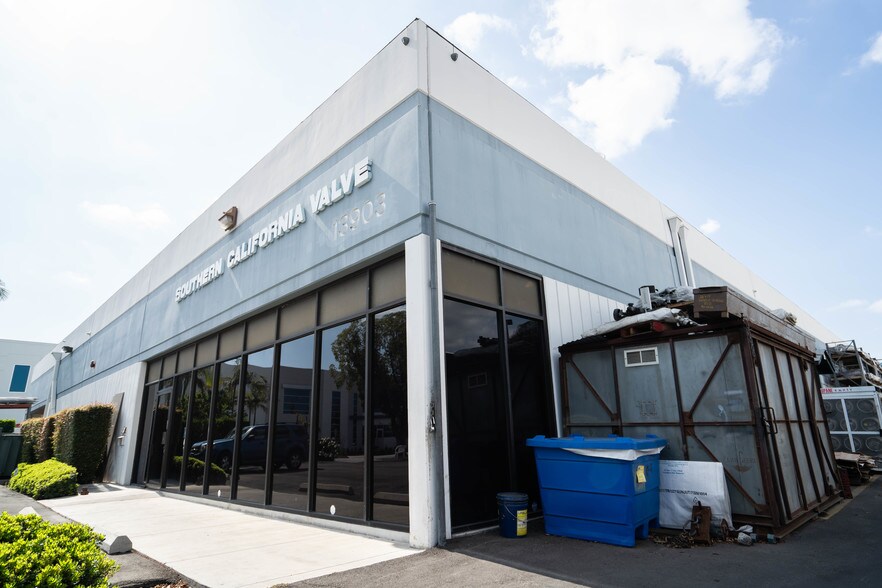 More Photos Of 13903 Maryton Ave, Santa Fe Springs Warehouse For Lease