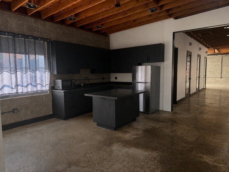 More Photos Of 607 E El Segundo Blvd, El Segundo Flex For Lease
