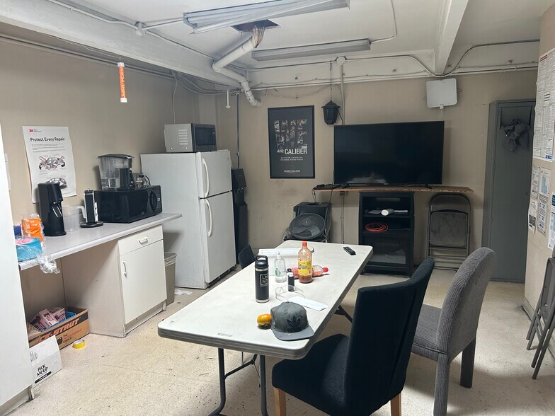 More Photos Of 50 Medway Rd, San Rafael Service For Sale