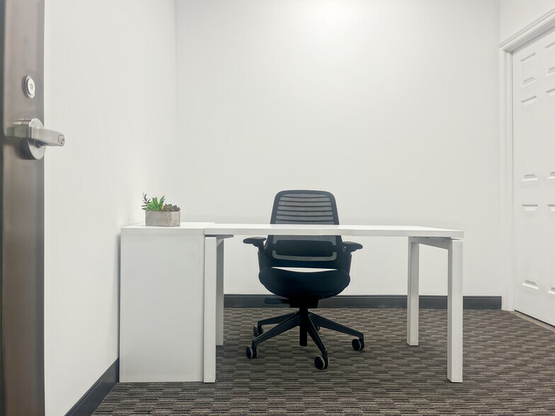 More Photos Of 151 Yonge St, Toronto Coworking Space