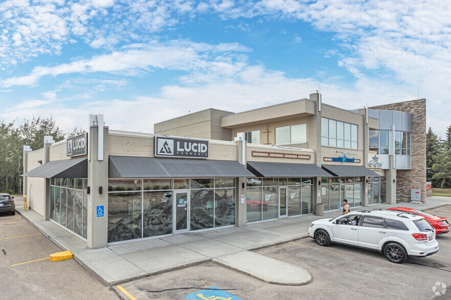 More Photos Of 8 McLeod Ave, Spruce Grove Office For Lease