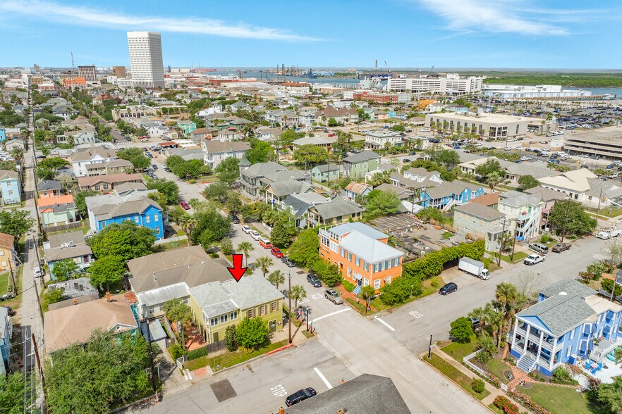 More Photos Of 1201 Post Office St, Galveston Flex For Sale