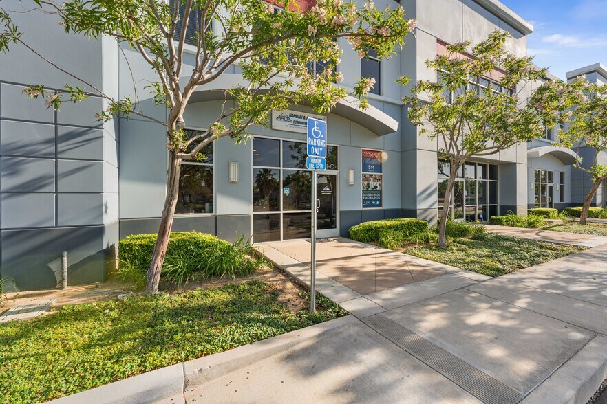 More Photos Of 514 Commerce Ave, Palmdale Medical For Sale