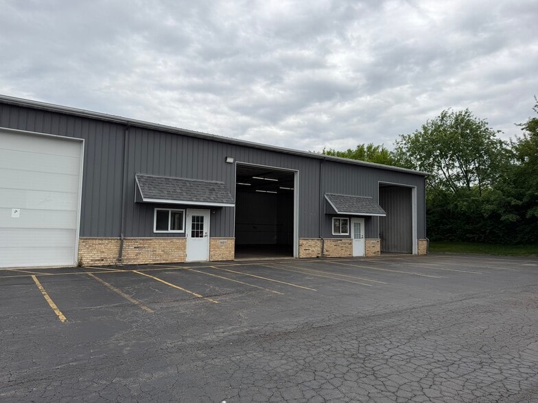 More Photos Of 14611 W Edison Dr, New Lenox Warehouse For Lease