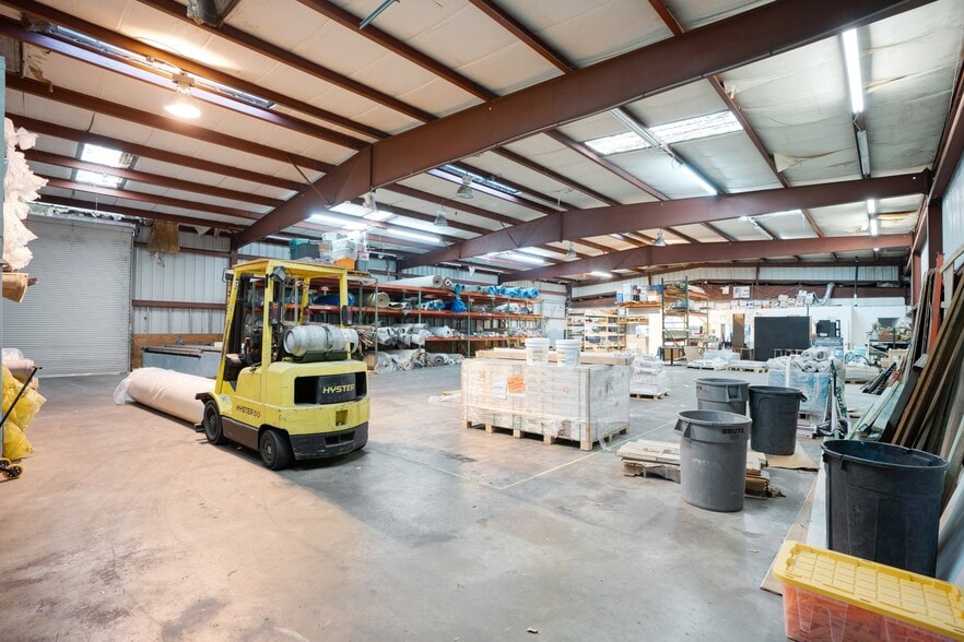 More Photos Of 4444 N Washington Blvd, Sarasota Warehouse For Sale