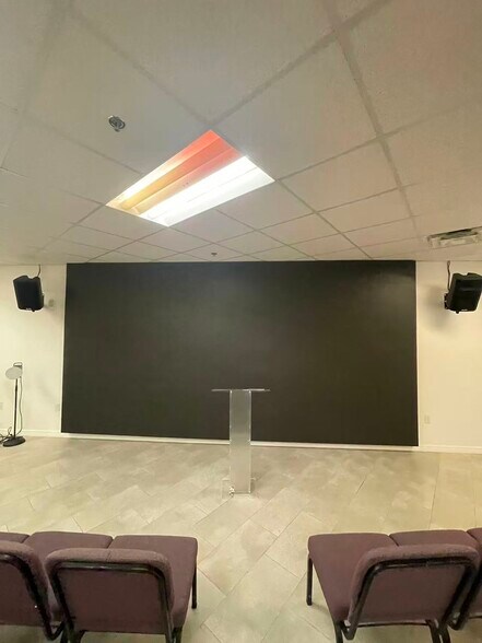 More Photos Of 7075 Kingspointe Pky, Orlando Showroom For Sale