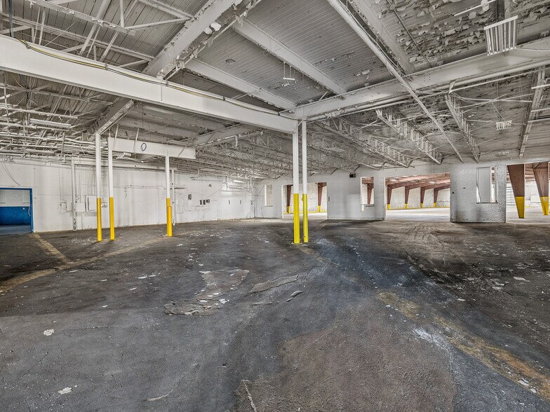 More Photos Of 729 S Church St, Spartanburg Warehouse For Lease