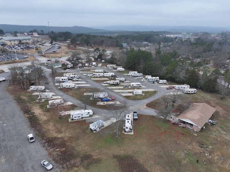 More Photos Of 2559 Hwy 65 S, Clinton Trailer Camper Park For Sale