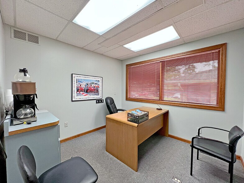 More Photos Of 2900 Frank Scott Pky W, Belleville Office For Sale