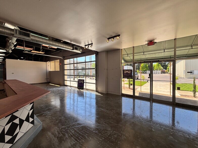 More Photos Of 576 Patterson St NW, Salem Warehouse For Lease