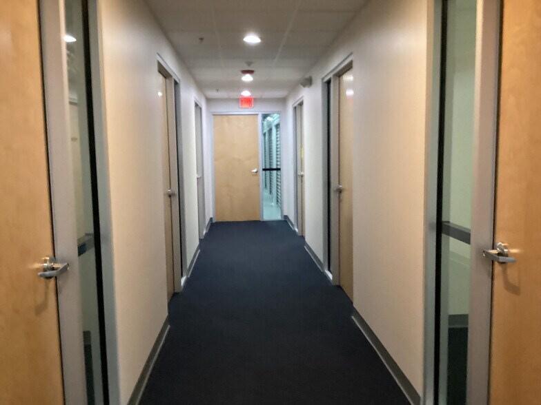 More Photos Of 105 Professional Pky, Yorktown Specialty For Lease