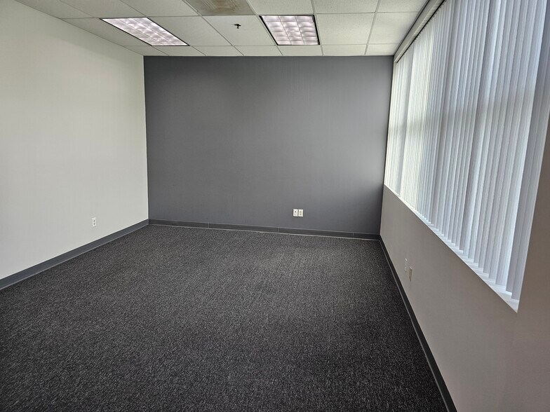 More Photos Of 4109 Guardian St, Simi Valley Manufacturing For Lease