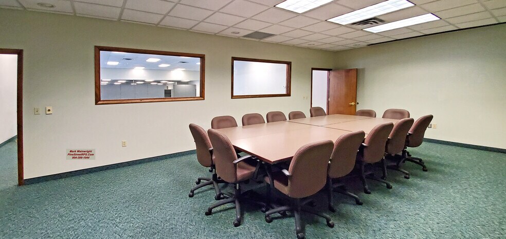 More Photos Of 11320 Distribution Ave E, Jacksonville Manufacturing For Lease