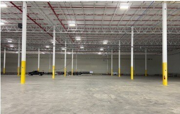 More Photos Of 1430 E 10 Mile Rd, Hazel Park Distribution For Lease