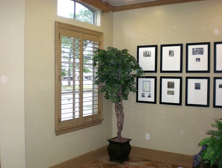 More Photos Of 1801-1805 Hinkle Dr, Denton Medical For Lease