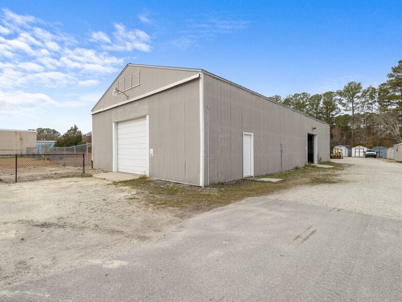 More Photos Of 3261 New Bern Hwy, Jacksonville Light Distribution For Sale