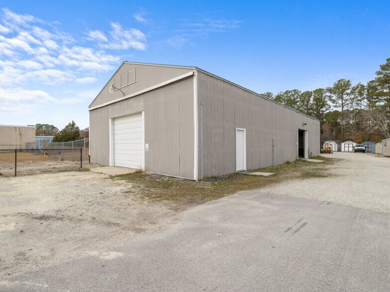 More Photos Of 3261 New Bern Hwy, Jacksonville Light Distribution For Lease